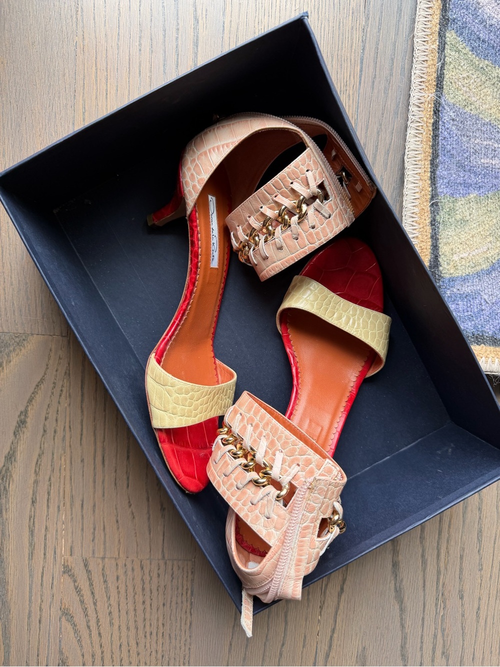 Oscar de la Renta Red and Beige Gold-Chain Block Heel Sandals